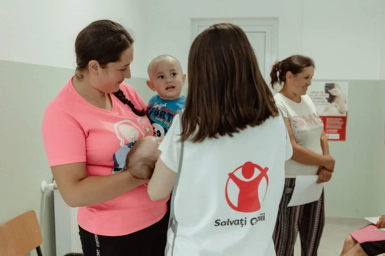 Dezinformarea din social media, desființarea vaccinării în școli și izolarea din rural duc la situații dramatice privind rujeola: mai puțin de jumătate dintre copii erau vaccinați cu prima doză, în 2025.  Recomandări urgente