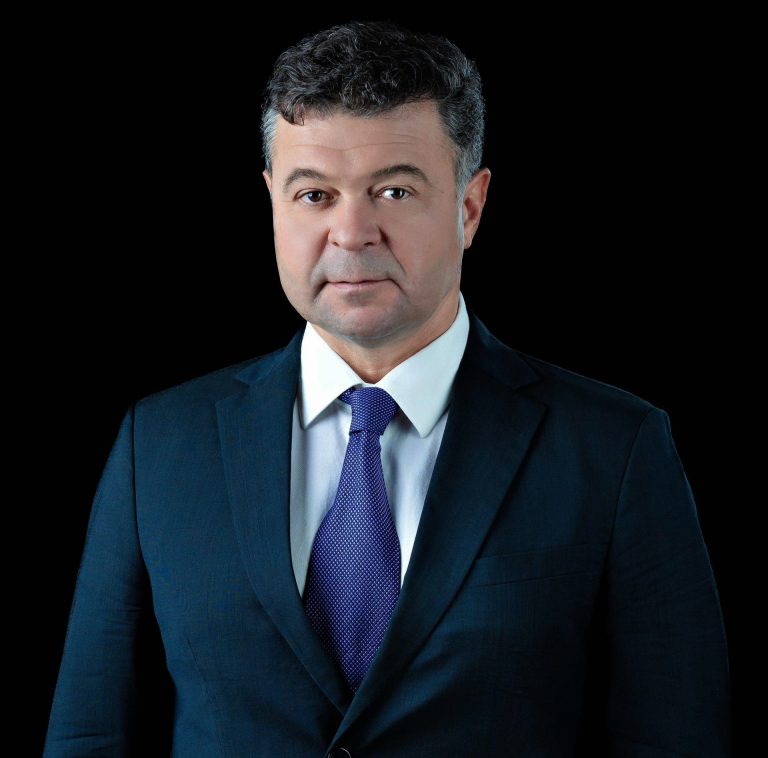 „Educația antreprenorială apare ca o oportunitate de modernizare, diferențiere și reconectare cu societatea, în general, și cu nevoile comunității locale, în special”, subliniază Marilen Gabriel Pirtea,rectorul UVT