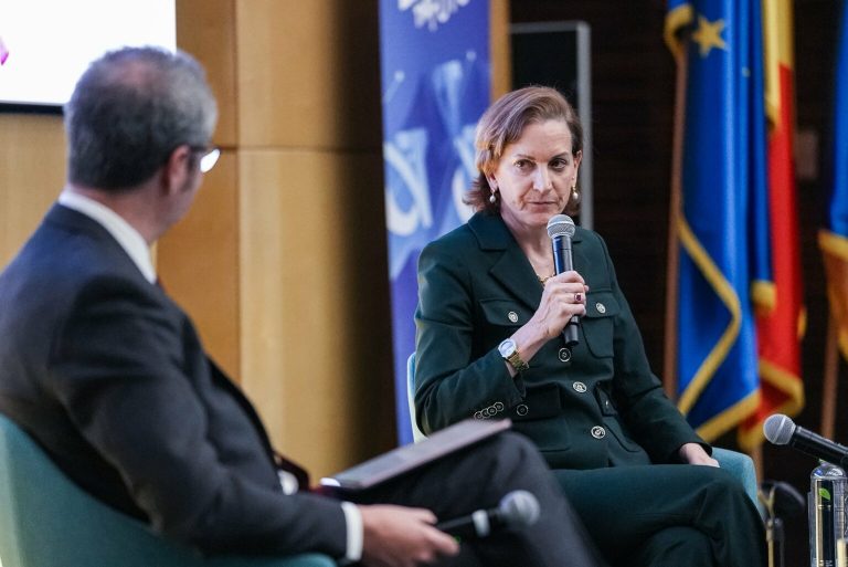 Jurnalistă și scriitoare Anne Applebaum, laureată a premiului Pulitzer, a conferențiat la UVT.