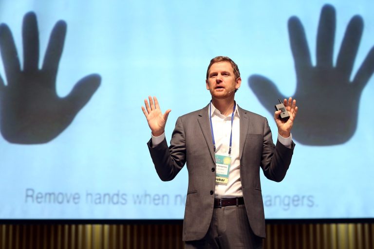 Pentru prima dată în România, Charles Montgomery, unul dintre cei mai influenți urbaniști din lume, vine la TILIA — Summitul Orașelor din România