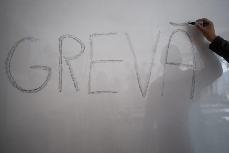 ,,Nu cedați tentativelor de intimidare!”  Sindicatele din educație le cer profesorilor să nu semneze pentru participarea la Evaluarea Națională și Bacalaureat