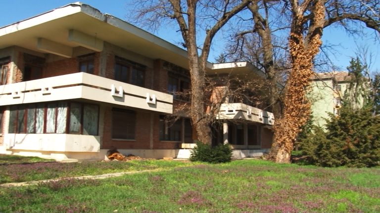 Ce-a mai rămas din apartamentul de lux în care se odihnea Nicolae Ceaușescu când venea la Timișoara