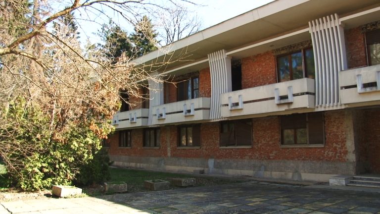 Vila Internațional Timișoara reintră în patrimoniul județului după aproape 20 de ani de degradare, cunoscută și ca fosta casă de oaspeți a lui Nicolae Ceaușescu va fi reabilitată de Consiliul Județean / FOTO-VIDEO