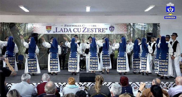 Festivalul – Concurs „Lada cu Zestre”, ediția a XIX-a, pe scena din curtea Căminului Cultural din Ghiroda