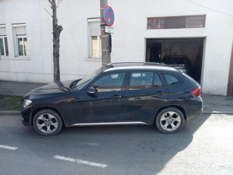 Peste 300 de conducători auto sancționați de polițiștii locali pentru că au blocat accesul în garaje, clinici medicale, grădinițe, parcări ale unor imobile și zone cu lucrări