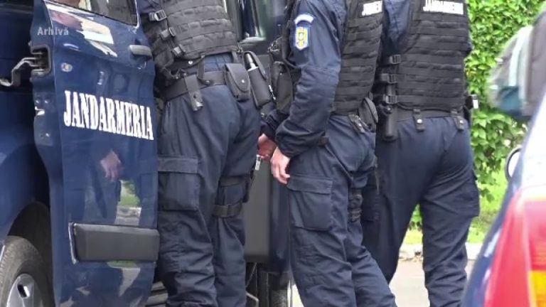 Acțiune a jandarmilor în piețele din Timișoara peste 200 de produse  contrafăcute, scoase din vânzare