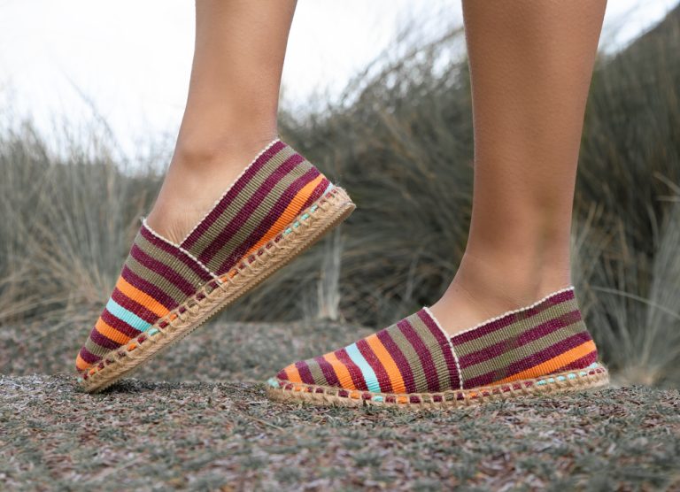 Espadrile de damă în nuanțe vibrante: cum să le asortezi cu garderoba de primăvară