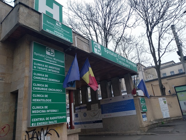 Clădirea principală a Spitalului Clinic Municipal Timișoara își schimbă masiv înfățișarea. Suma investită în modernizare a depășit 4,5 milioane de euro