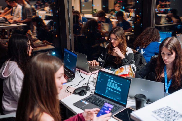 iTEC 2026 – tehnologia evoluează, iar tinerii demonstrează că  țin pasul cu ea