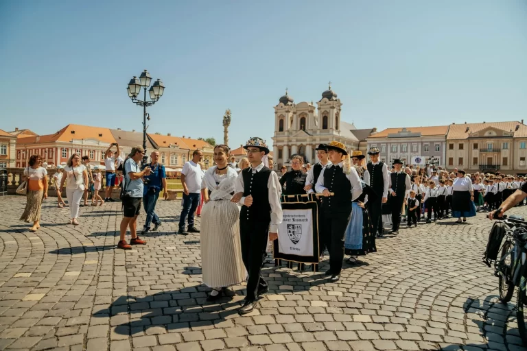 Impresionanta istorie a șvabilor din Banat. De la colonizările prințului Eugeniu de Savoya la teribilele încleștări cu lotri și apoi cu regimul comunist