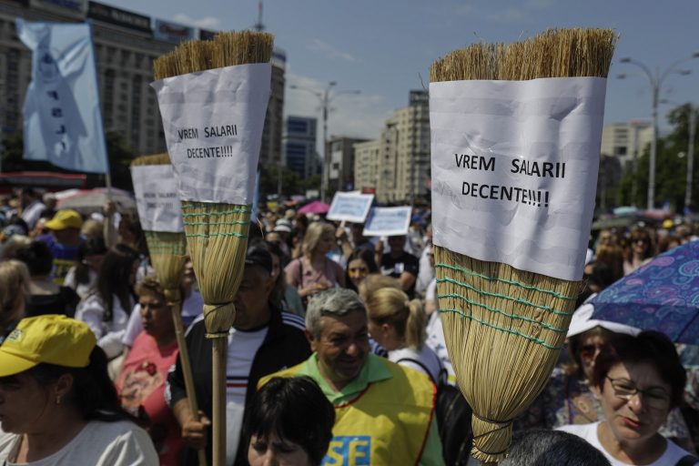 Se pregătesc schimbări salariale în învățământ. Cât vor câștiga, efectiv, profesorii, conform noii grile salariale