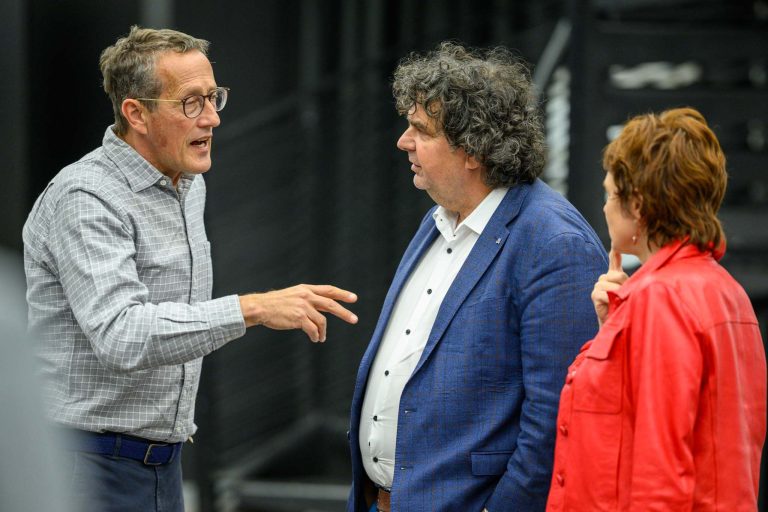Richard Quest (CNN) a dezbătut marile teme economice și politice ale lumii cu partenerii Universității Politehnica Timișoara