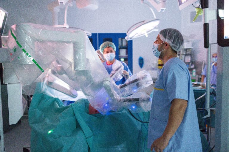 Chirurgia toracică robotică: o nouă etapă în tratarea cancerului pulmonar la Spitalul MedLife Medici’s din Timișoara