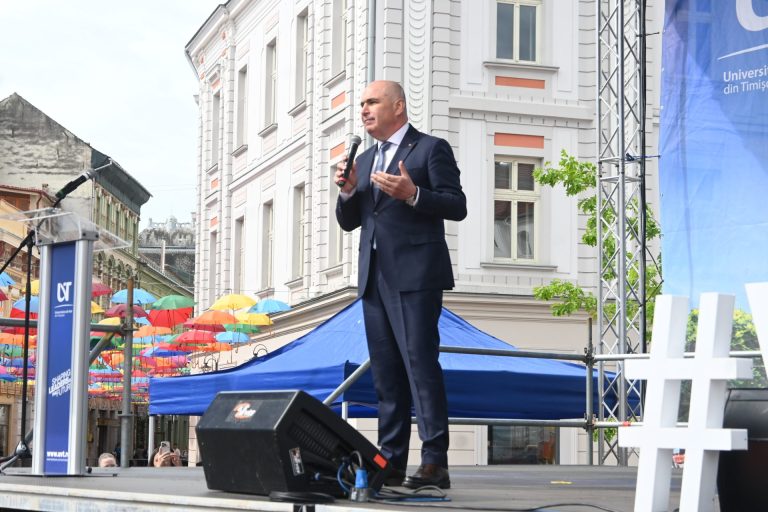 Ilie Bolojan a petrecut o oră cu studenții timișoreni / FOTO-VIDEO